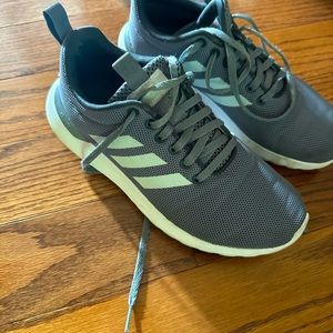 Adidas size 6 women’s shoes